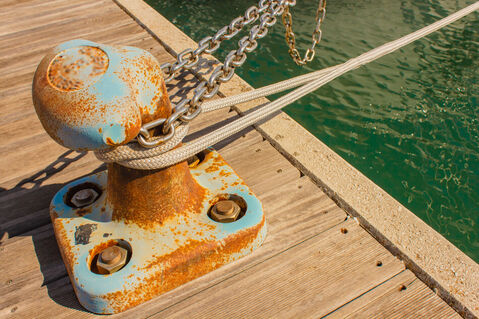 Detail-of-a-bitt-with-chains-and-ropes-for-mooring-at-the-harborimg-9589