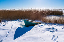 Fischerboot in Wieck am Bodden auf dem Fischland-Darß im Winter by Rico Ködder