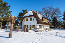 Haus am Bodden in Wieck auf dem Fischland-Darß im Winter by Rico Ködder