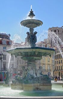 Lissabon: Brunnen auf dem  Praça de D. Pedro IV by Berthold Werner