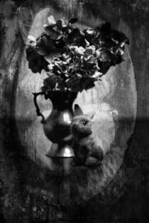 Still - Hase an Vase by Petra Dreiling-Schewe