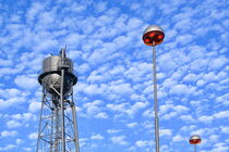 Industrie Wasserturm mit Infrarotlicht vor blauem Himmel im Ruhrgebiet von Christian Kubisch