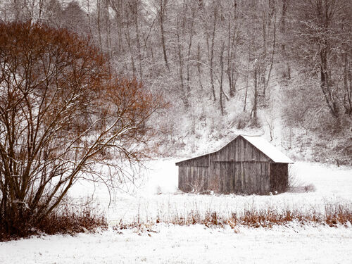 Winter-barn-00