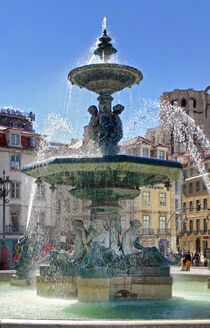 Lissabon: Brunnen auf dem Rossio (Praça de D. Pedro IV) by Berthold Werner