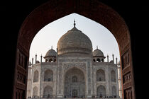 Golden Taj Mahal - India - Side view Portrait von Valentijn van der Hammen