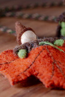 Handmade gnome in an autumn maple leaf. von Valentijn van der Hammen