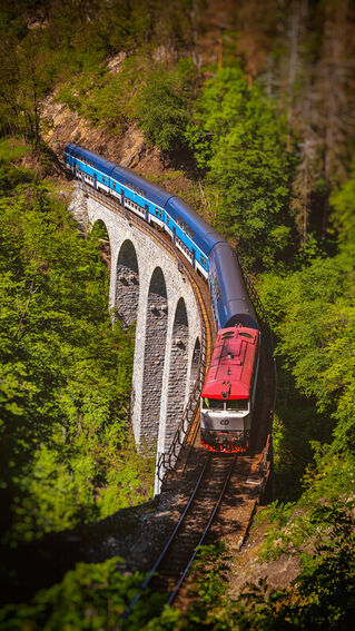 Train-on-zampach-viaduct-czech-republic-2