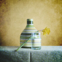 Striped Green Vase and Narcussus * Gestreifte grüne Vase und Narzisse 8(9) von Nikolay Panov