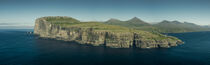 Panoramic view on coastline of island Eysturoy with Risin og Kellingin rocks on Faroe Islands during the day with sun and blue sky von Bastian Linder