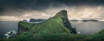 Panorama at Kalsoy lighthouse with steep cliffs during sunset, Faroe Islands von Bastian Linder