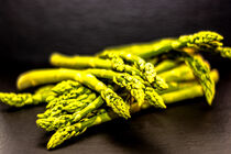 Vegatables : Green asparagus von Michael Naegele