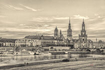 Dresden, Blick über Elbe zum Terrassenufer mit Schloss und Frauenkirche, sepia von Thomas Richter