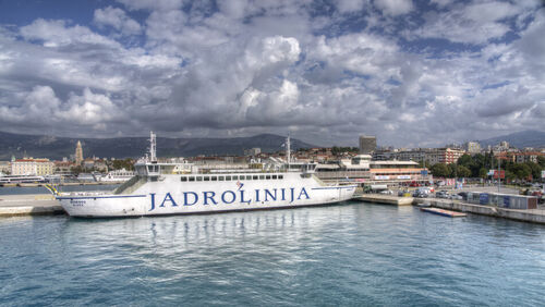 Split-ferry-skyline