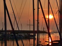Sonnenaufgang im Hafen von Edgar Schermaul