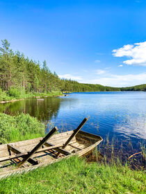 a sunny day on a Swedish lake von Margit Kluthke