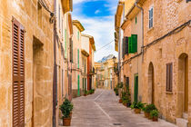 Majorca, street in the old town of Alcudia, Spain, Balearic Islands von Alex Winter