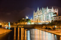 Palma de Mallorca cathedral at night, Spain, Balearic islands von Alex Winter