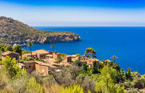 Mediterranean village at the seaside coast on Majorca island, Spain von Alex Winter