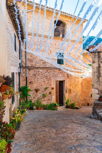 Street in the mediterranean village of Valldemossa on Majorca, Spain, Mallorca von Alex Winter