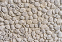 Gray and white pepples stones background texture von Alex Winter
