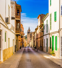 Felanitx, mediterranean old town on Mallorca island, Spain von Alex Winter
