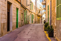 Mallorca, street in the old town of Felanitx, Spain Majorca von Alex Winter
