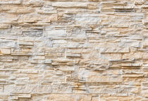 Background texture of modern stone wall tiles, close-up von Alex Winter