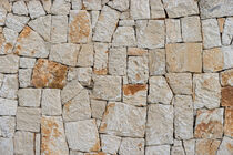 Background of natural stone wall, block shape pattern, close-up von Alex Winter