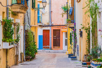 Colorful houses in Palma de Mallorca city, Spain, Balearic islands von Alex Winter