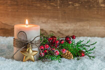 Burning candle with decoration for Advent or Christmas von Alex Winter