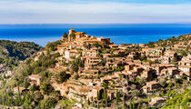 Spain Majorca, view of the historic village of Deia with beautiful mediterranean landscape von Alex Winter