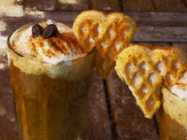 Eiskaffee mit Schlagsahne und Keksen in Herzform. Gemalt. von havelmomente