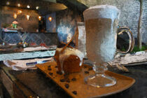Latte Macchiato im Glas mit Sahne. Gemalt. Kaffeehausszene. by havelmomente