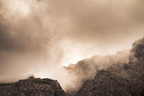Wolkenverhüllte Berge von Stephan Zaun