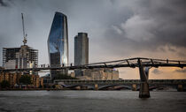 London Skyscraper & millennium bridge at Sunset von Django Johnson