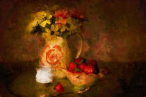 Stillleben aus Blumenkanne mit Blumen. Schale mit Erdbeer und Kännchen Schlagsahne. Gemalt. by havelmomente