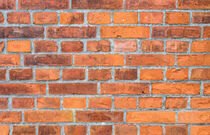 Red and brown brick wall background, close-up von Alex Winter
