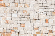 Mediterrane Steinmauer beige, grau und braun von Alex Winter