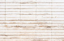 Backdrop of vintage white and gray old wooden boards von Alex Winter