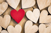 Valentine's day background with wooden love hearts von Alex Winter