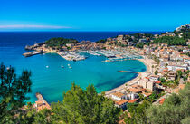 Port de Soller, idyllic harbor marina on the coast on Mallorca island, Spain von Alex Winter