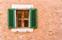 Old mediterranean open green window shutters von Alex Winter