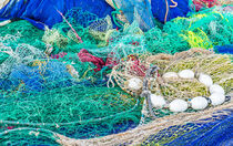 Close-up of maritime fish nets at harbour von Alex Winter