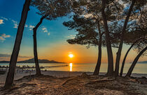 Majorca, idyllic view of starting day sunrise at the bay of Alcudia von Alex Winter