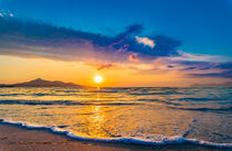 Idyllic evening twilight on the beach with soft sea water wave von Alex Winter