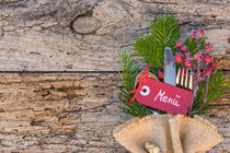 Christmas dinner table place setting with tag Menue by Alex Winter