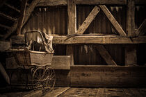 Der alte retro Kinderwagen by mindscapephotos