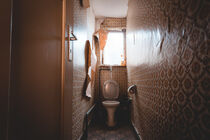 Die verfallene Toilette by mindscapephotos