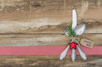 Christmas table place setting with french xmas greetings Joyeux Noël by Alex Winter