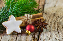 Christmas greetings with star cookie and xmas decoration  von Alex Winter